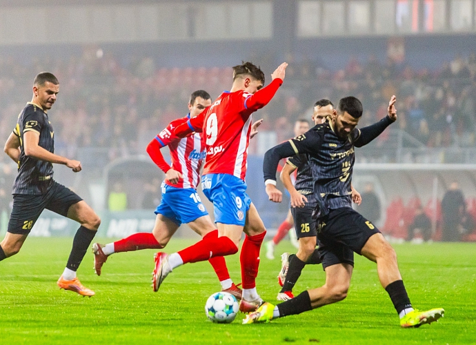 Hattrick Van Burena poslal Hradec do čtvrtfinále MOL Cupu přes Brno