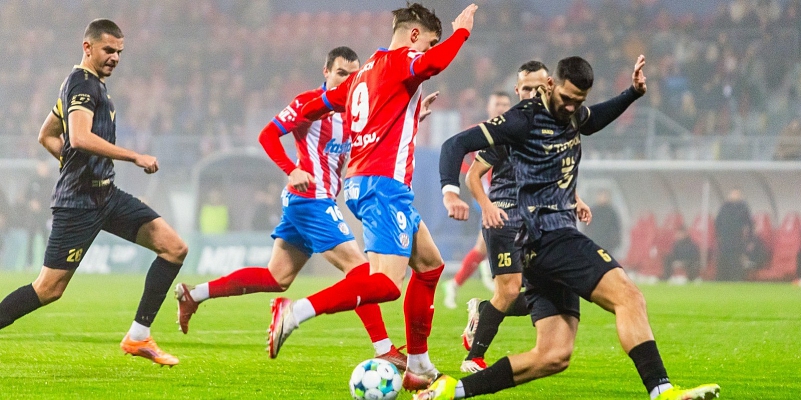 Hattrick Van Burena poslal Hradec do čtvrtfinále MOL Cupu přes Brno